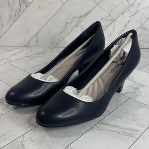 NWT Easy Street Womens Fabulous New Navy Faux Leather Round Toe Pumps Size 9.5M